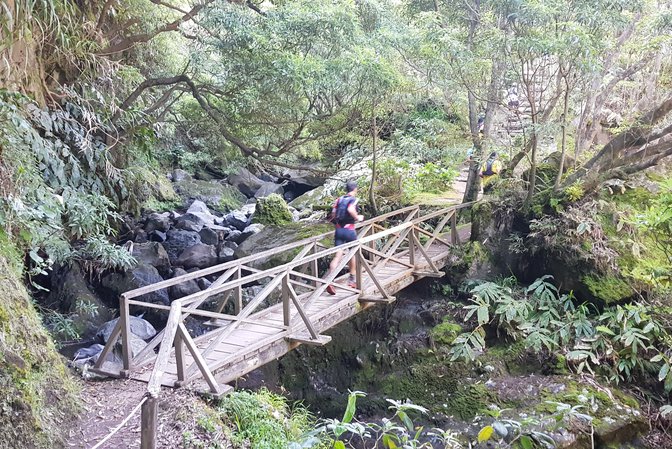 Fenais da Ajuda, Ribeira dos Caldeirões