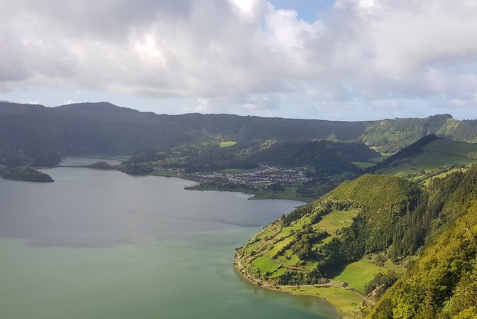 Sete Cidades: Vulcão e Miradouro Vista do Rei